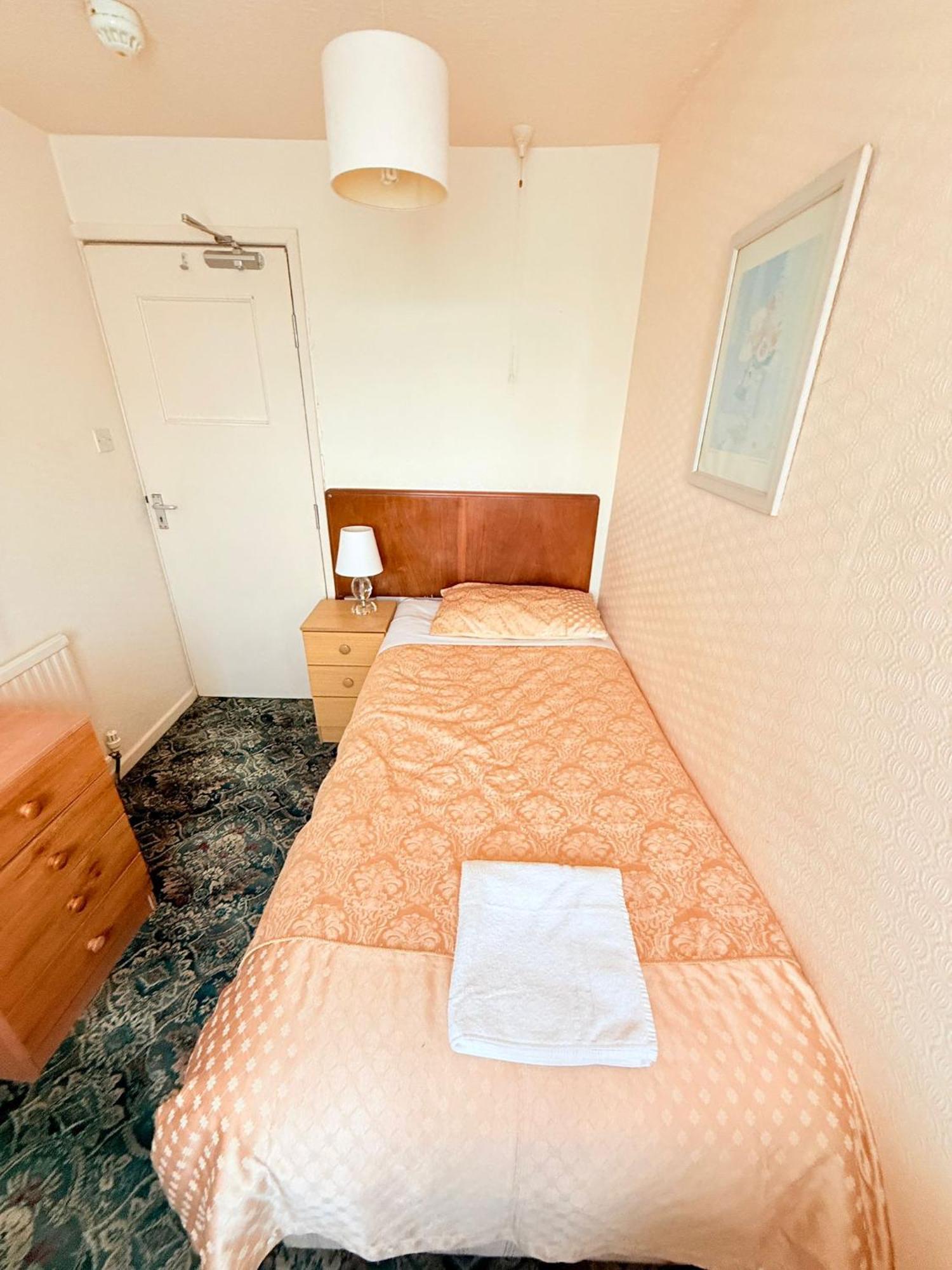 307 Queens Road Single Bed Private Toilet & Shower Near Beeston Railway Station Nottingham