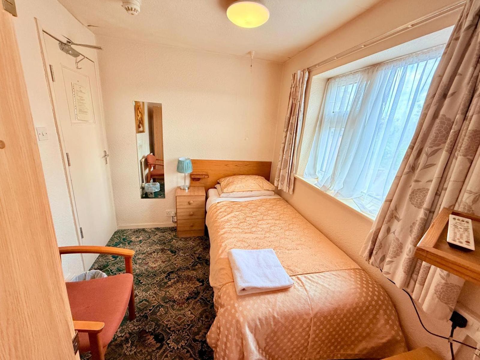 307 Queens Road Single Bed Private Toilet & Shower Near Beeston Railway Station * Nottingham